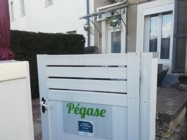 Pegase Meuble 3*** Apartment Fourchambault Exterior foto